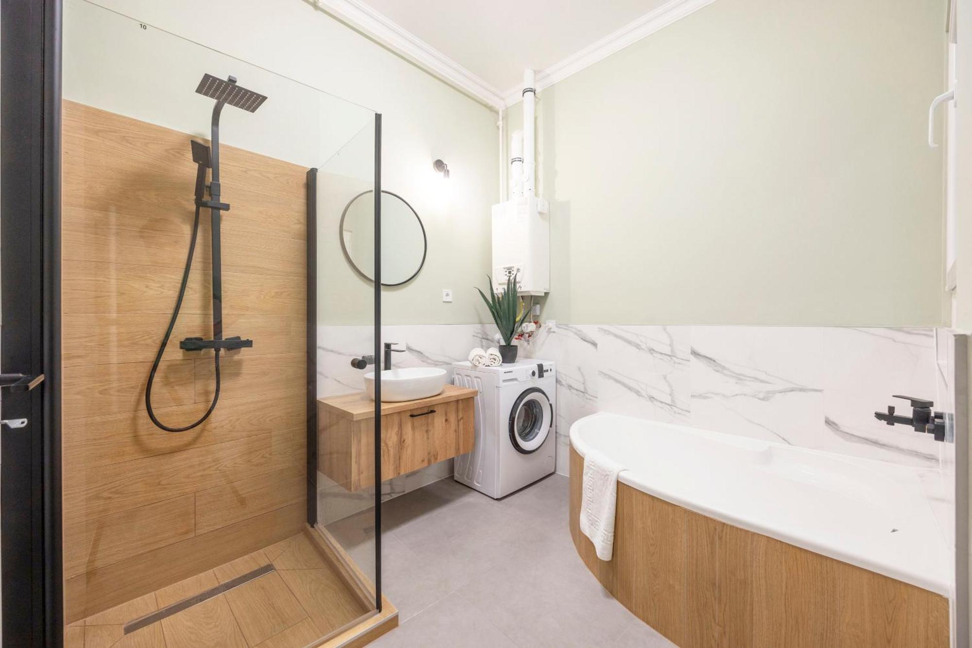 Deluxe Izabella Center With 4bedrm, 3bathrm Lejlighed *