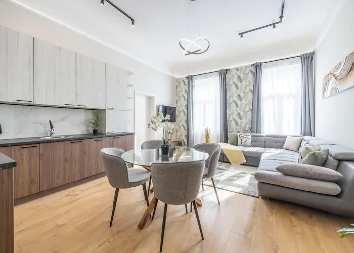 Deluxe Izabella City Center Residence With 4Bedrm, 3Bathrm