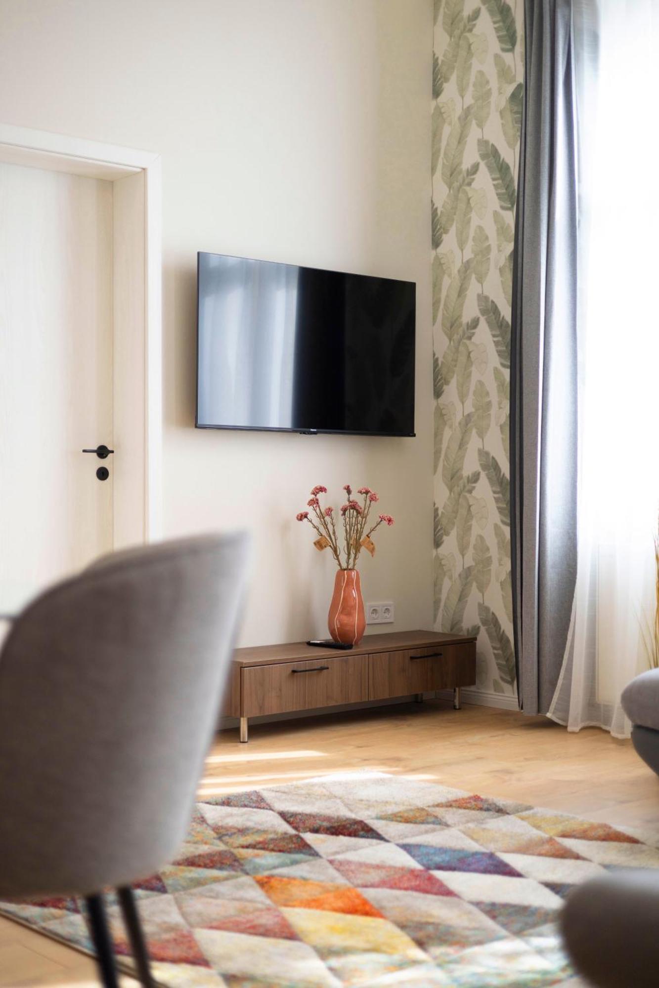 Apartment Deluxe Izabella Center With 4bedrm, 3bathrm Budapest