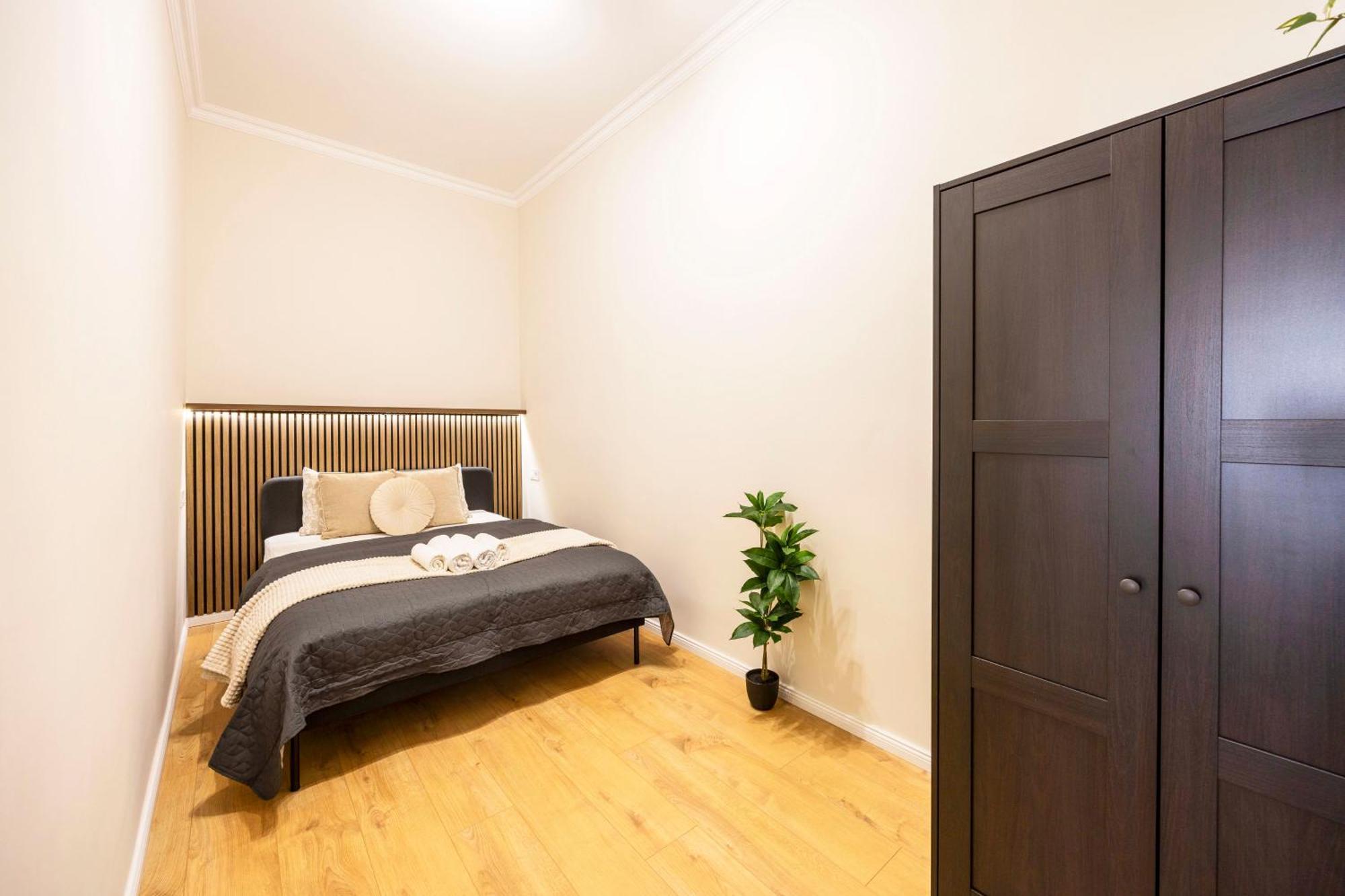 Deluxe Izabella Center With 4bedrm, 3bathrm Apartment